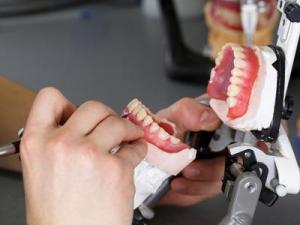 Prosthetic Dentistry (Prosthesis Applications)